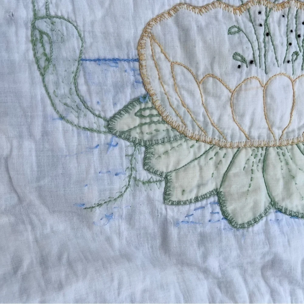 VTG Embroidered Lily Pad Floral Hand Stitched Quilt Lavender White Unique FLAWS